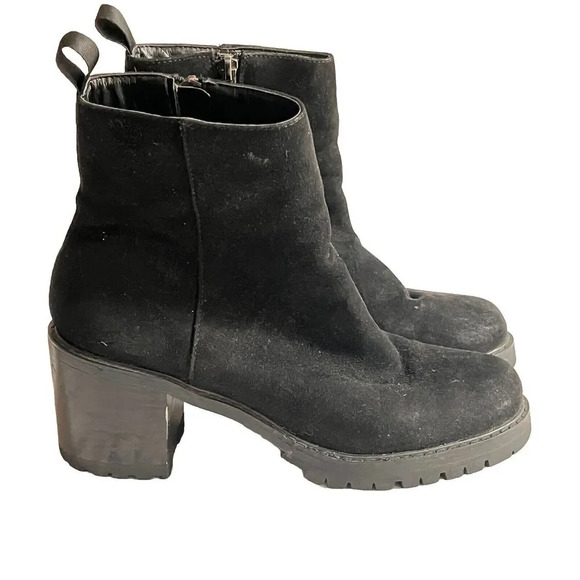 Urban Outfitters Black Suede Heel Booties 38 7 Women's Ankle Classic Chunky Boot - Picture 1 of 9
